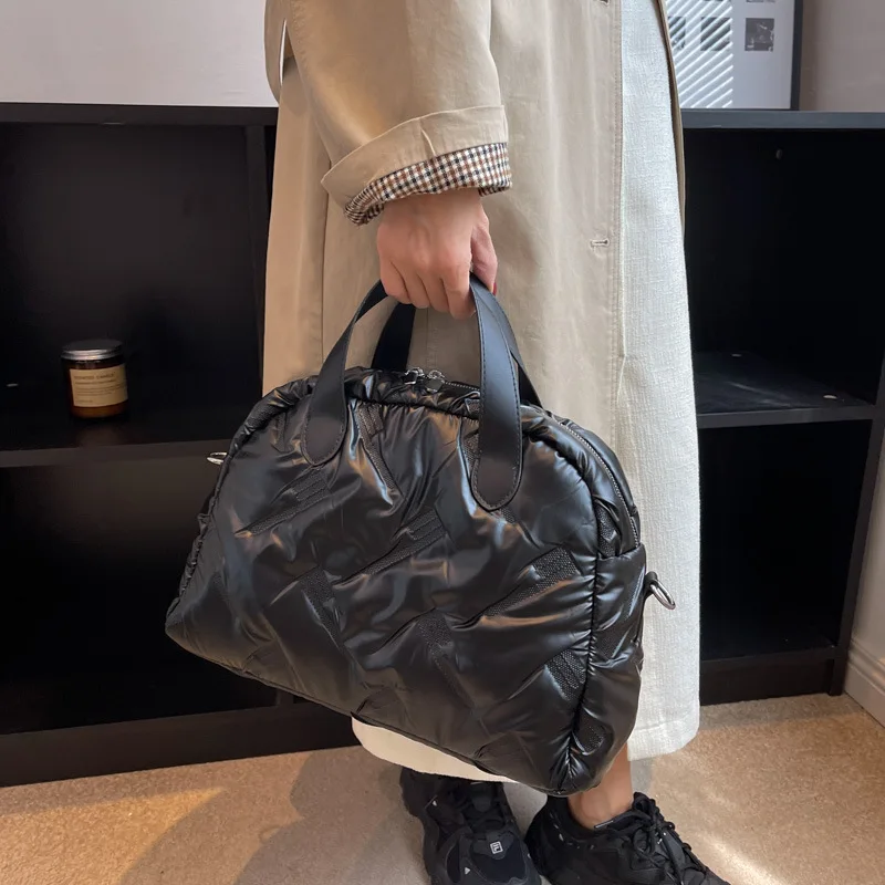 Fashion Nylon Quilted Shoulder Bag Winter Down Padded Tote Women Handbags Cotton Space Crossbody Bags for Women 2023 Soft Purses
Fashion Nylon Quilted Shoulder Bag Winter Down Padded Tote Women Handbags Cotton Space Crossbody Bags for Women 2023 Soft Purses