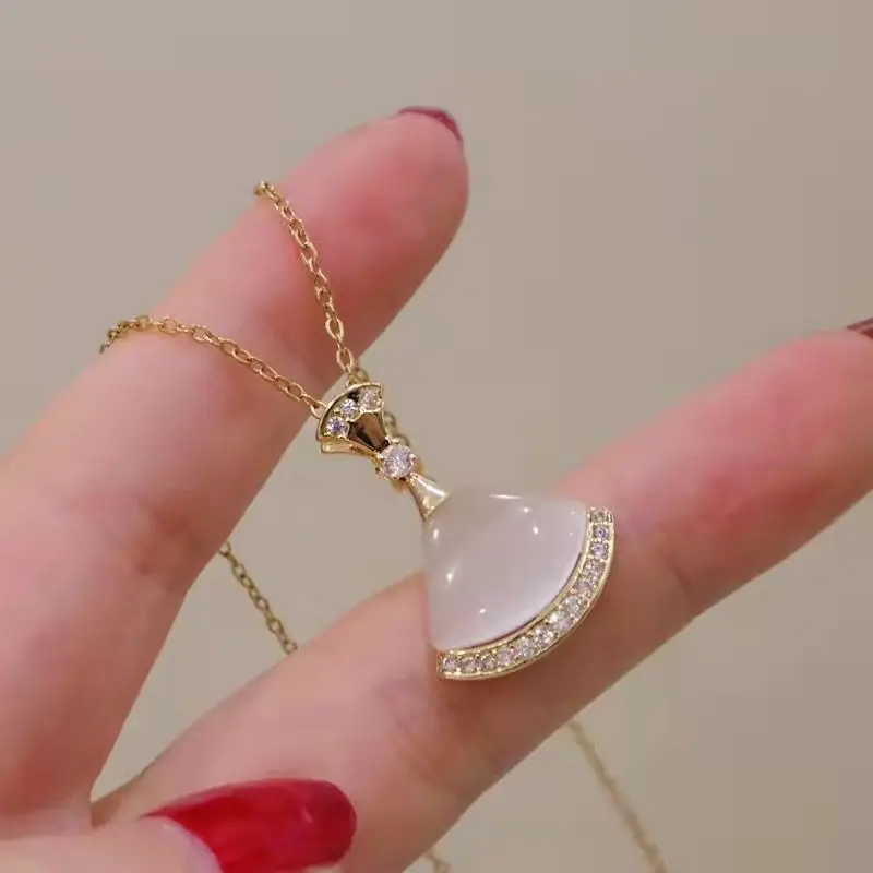 Korean Atmosphere Silver Classic Small Skirt Pendant Necklace Popular Fashion Ladies Clavicle Chain High Quality Jewelry Gift
Korean Atmosphere Silver Classic Small Skirt Pendant Necklace Popular Fashion Ladies Clavicle Chain High Quality Jewelry Gift