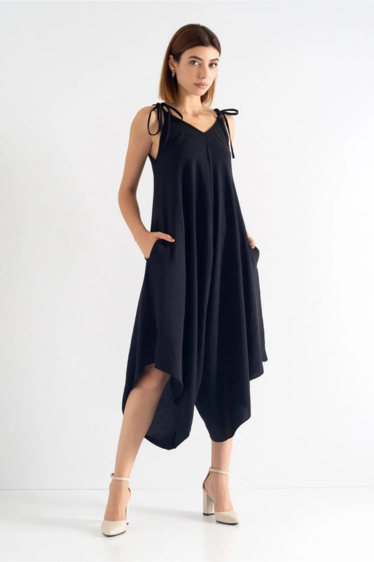 Women's Overalls Rope Strap Baggy Style Hot Casual Sleeveless Loose Baggy Trousers Jumpsuit Jumpsuit Pants Romper Jumpsuit Jumpsuit 
Women's Overalls Rope Strap Baggy Style Hot Casual Sleeveless Loose Baggy Trousers Jumpsuit Jumpsuit Pants Romper Jumpsuit Jumpsuit