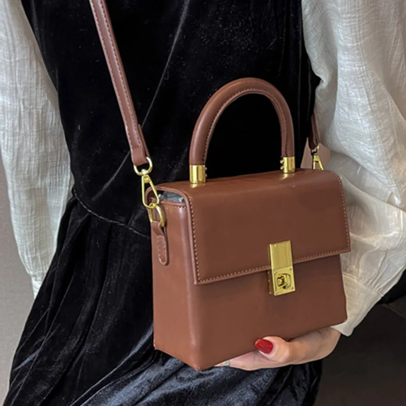 Women's Small Flap Shoulder Bag Quality Soft Leather Crossbody Bag 2023 Top Handle Handbag Female Casual All Match Messenger Bag
Women's Small Flap Shoulder Bag Quality Soft Leather Crossbody Bag 2023 Top Handle Handbag Female Casual All Match Messenger Bag