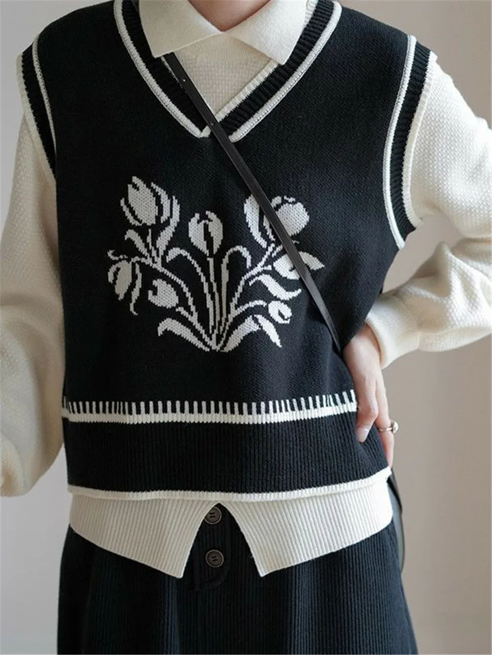 Basic Cropped Sweater Vests Women Vintage Floral Designed Simple Loose Cozy Elegant Office Ladies Chic Fashion Knitted Tops
Basic Cropped Sweater Vests Women Vintage Floral Designed Simple Loose Cozy Elegant Office Ladies Chic Fashion Knitted Tops