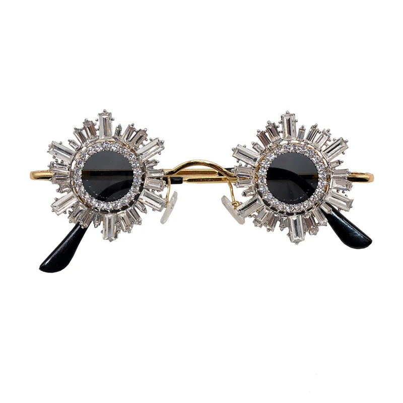 Солнцезащитные очки в стиле барокко, квадратные, с кристаллами
Солнцезащитные очки в стиле барокко, квадратные, с кристаллами