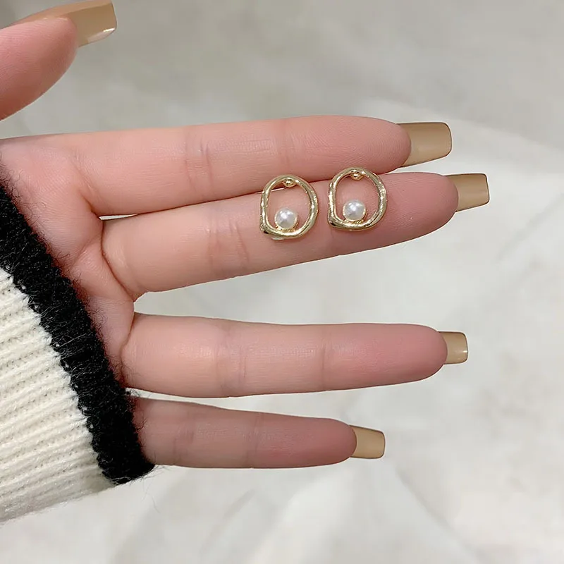 Korean Earrings Irregular Metal Clip Earrings Geometric Pearl Clip on Earrings Fake Piercing Earring for Women Party Jewelry
Korean Earrings Irregular Metal Clip Earrings Geometric Pearl Clip on Earrings Fake Piercing Earring for Women Party Jewelry