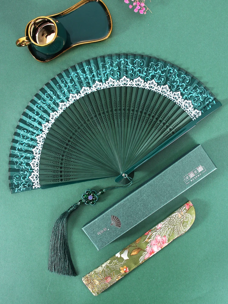 Elegant Retro Folding Fan Exquisite Carved Solid Color Hand Fan Translucent Hanfu Cheongsam Decorative Ventilador Dance Abanico
Elegant Retro Folding Fan Exquisite Carved Solid Color Hand Fan Translucent Hanfu Cheongsam Decorative Ventilador Dance Abanico