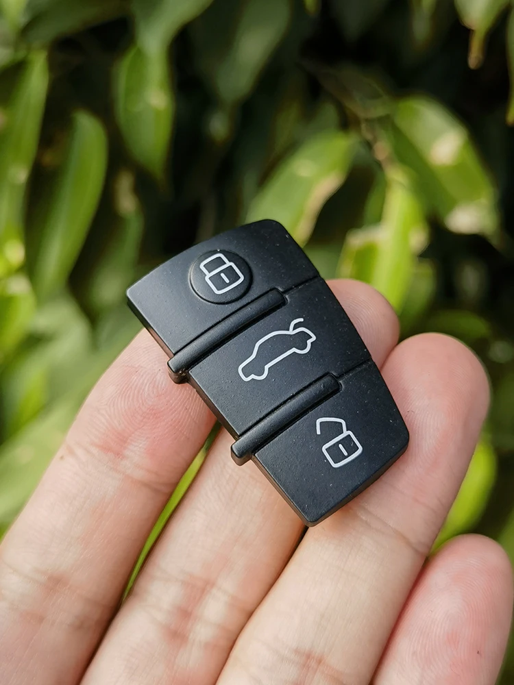 Резиновый брелок Cocolockey для Audi A3 A4 A6L A8 Q3 Q5L Q7L, 3 кнопки, складной флип, сменный дистанционный ключ, автомобильные аксессуары
Резиновый брелок Cocolockey для Audi A3 A4 A6L A8 Q3 Q5L Q7L, 3 кнопки, складной флип, сменный дистанционный ключ, автомобильные аксессуары