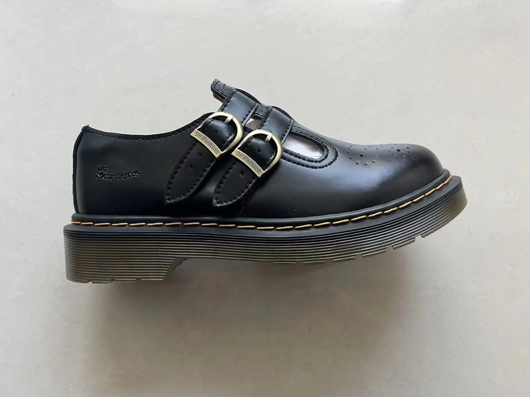 Женские туфли Dr.Martens из натуральной кожи готические лоферы с ремешком и пряжкой