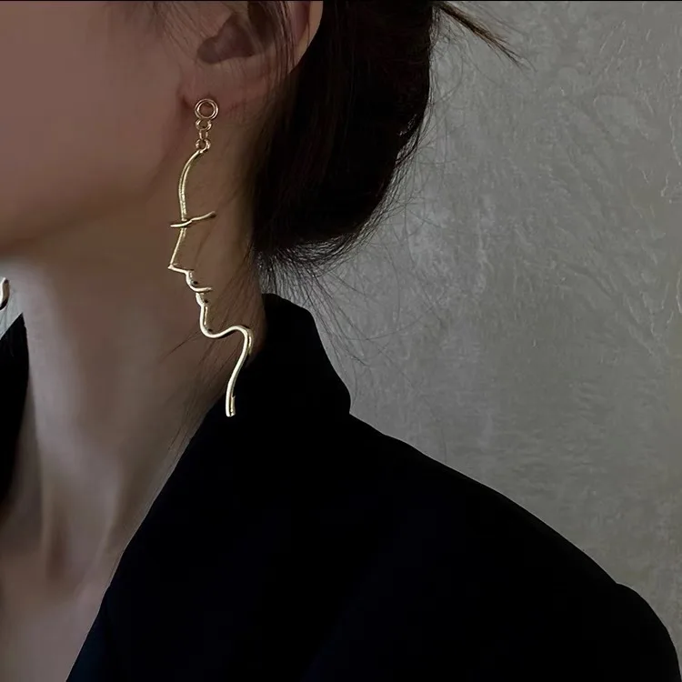 2023 New Trend Fashion Retro Abstract Art Line Side Face Exquisite and Elegant Ladies Earrings Birthday Gift Luxury
2023 New Trend Fashion Retro Abstract Art Line Side Face Exquisite and Elegant Ladies Earrings Birthday Gift Luxury