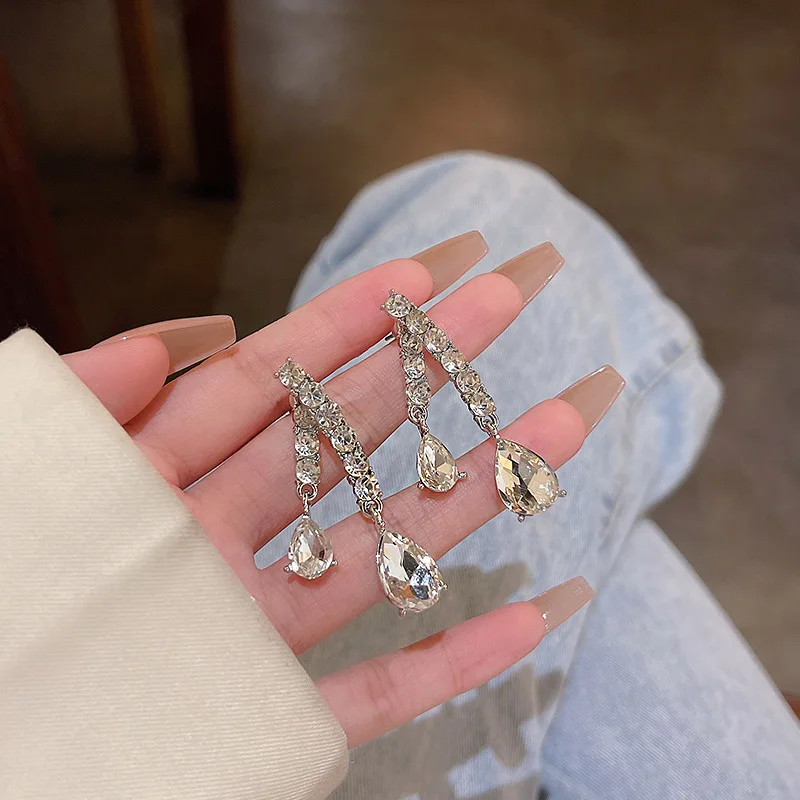 Fashion 925 Silver Needle big crystal Earrings Women Drop Earrings Female jewelry New
Fashion 925 Silver Needle big crystal Earrings Women Drop Earrings Female jewelry New