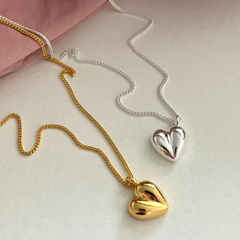 Love Necklace 2022 New Women's Sterling Silver Necklace Women's High-end Design Small Clavicle Chain Pendant
Love Necklace 2022 New Women's Sterling Silver Necklace Women's High-end Design Small Clavicle Chain Pendant