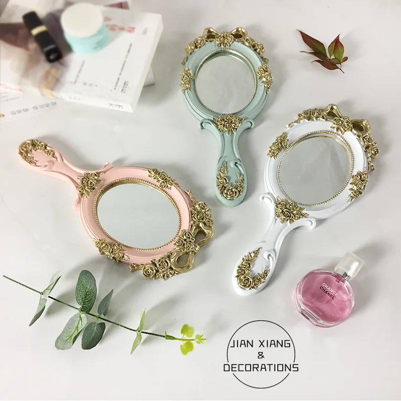 3 Colors Cute Creative Vintage Hand Mirrors Makeup Vanity Mirror Handheld Cosmetic Mirror with Handle for Gifts
3 Colors Cute Creative Vintage Hand Mirrors Makeup Vanity Mirror Handheld Cosmetic Mirror with Handle for Gifts