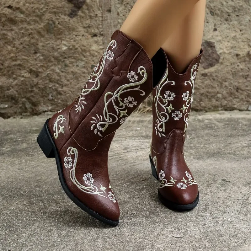 Women Embroidered Short Boots 2024 Autumn Retro New Western Cowboy Boots Chunky Heels Ethnic Pointed Leather Boot Botas Mujer
Women Embroidered Short Boots 2024 Autumn Retro New Western Cowboy Boots Chunky Heels Ethnic Pointed Leather Boot Botas Mujer