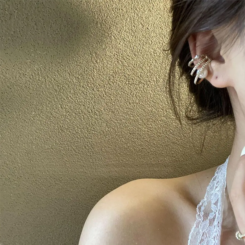 Rhinestone Shining Fashion Minimalist Ear Jewelry No Piercing Earrings Korean Style Ear Cuff Women Ear Clips 
Rhinestone Shining Fashion Minimalist Ear Jewelry No Piercing Earrings Korean Style Ear Cuff Women Ear Clips