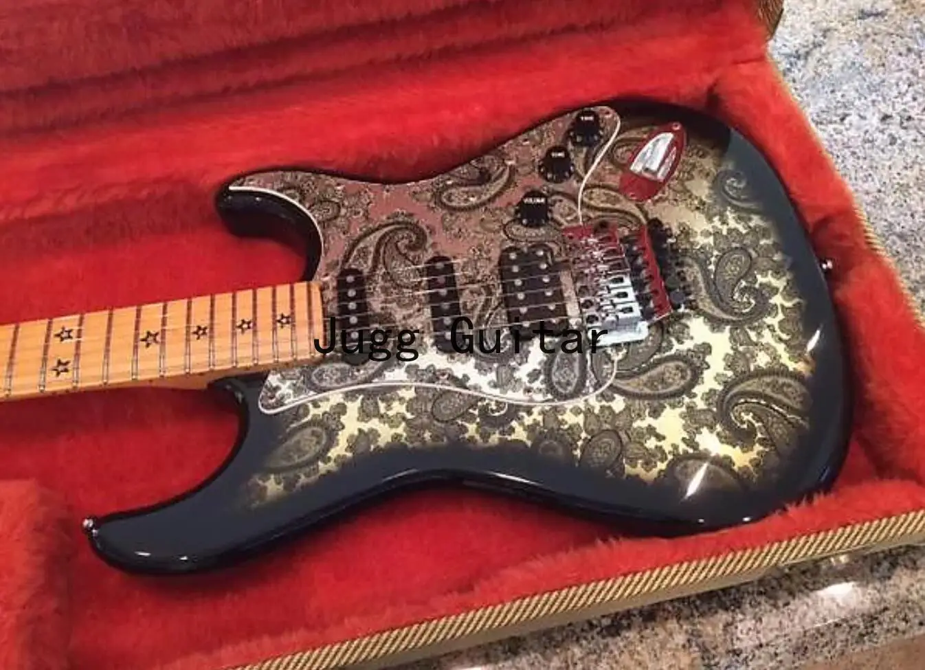 Супер редкая Фирменная электрическая гитара Richie Sambora ST 1996 Black Paisley, Floyd Rose Tremolo Bridge, SSH Pickups, инкрустация звездой
Супер редкая Фирменная электрическая гитара Richie Sambora ST 1996 Black Paisley, Floyd Rose Tremolo Bridge, SSH Pickups, инкрустация звездой
