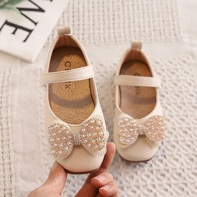 Girls Shallow Shoes Princess Baby Solid Black Soft Bow Rhinestone Shine Moccasin Shoes Casual Flat Fashion Kids Shoes
Girls Shallow Shoes Princess Baby Solid Black Soft Bow Rhinestone Shine Moccasin Shoes Casual Flat Fashion Kids Shoes