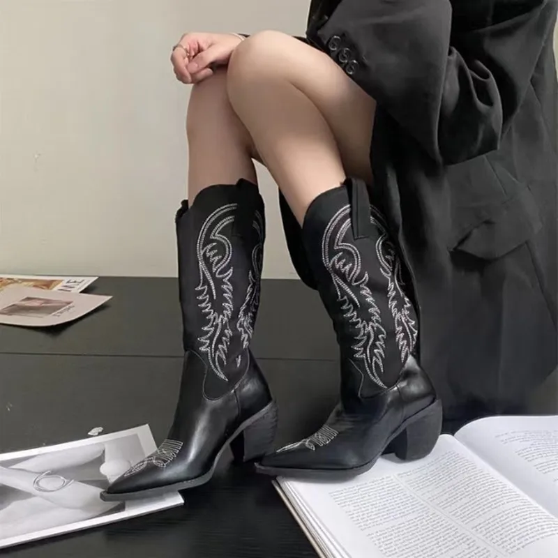 Лидер продаж, женские модные высокие сапоги, Классические уличные удобные сапоги до колена из искусственной кожи с вышивкой
Лидер продаж, женские модные высокие сапоги, Классические уличные удобные сапоги до колена из искусственной кожи с вышивкой