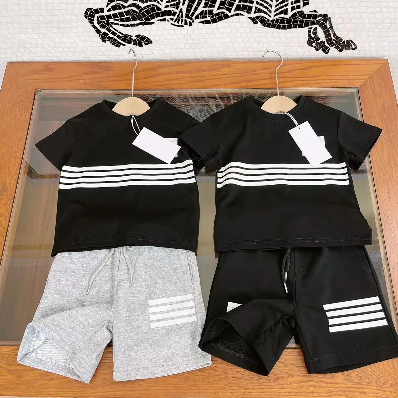 Brand Designer Kids Clothes Baby Boys Sets Summer 2022 Children's Clothing Boy Short Sleeve Cotton Striped T-shirt Shorts Suit
Brand Designer Kids Clothes Baby Boys Sets Summer 2022 Children's Clothing Boy Short Sleeve Cotton Striped T-shirt Shorts Suit