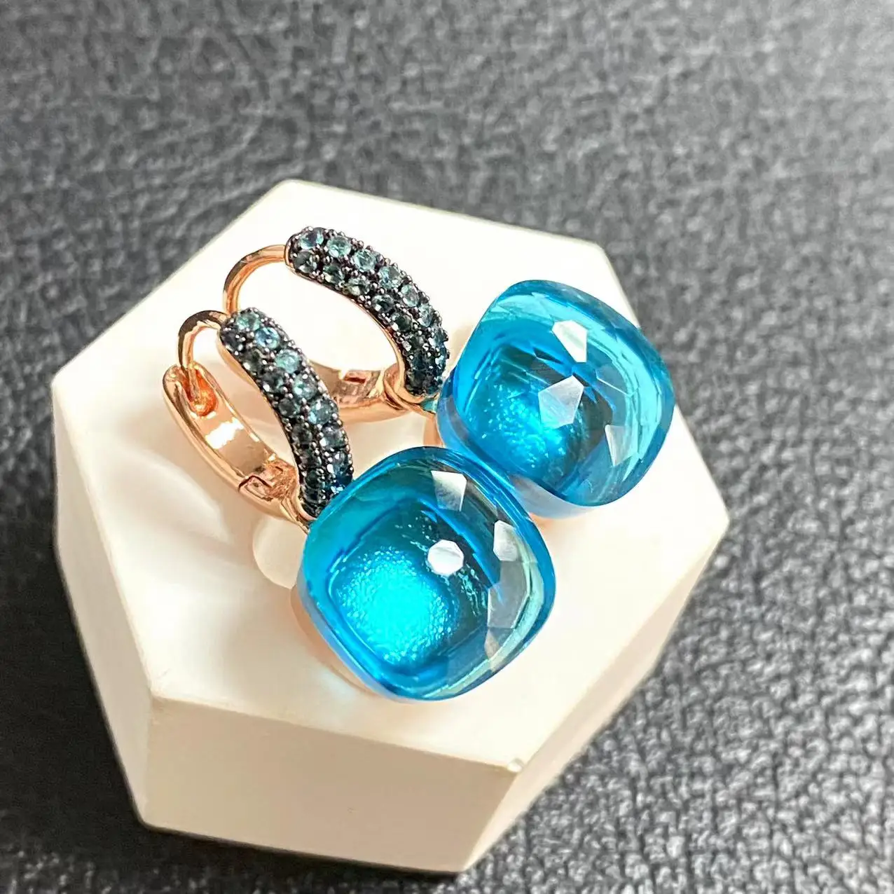 11.6mm Pomellato Nudo Earrings Blue Zircon With Black Gun Plated For Women Drop Earrings Candy Square Crystal Earrings Gift
11.6mm Pomellato Nudo Earrings Blue Zircon With Black Gun Plated For Women Drop Earrings Candy Square Crystal Earrings Gift