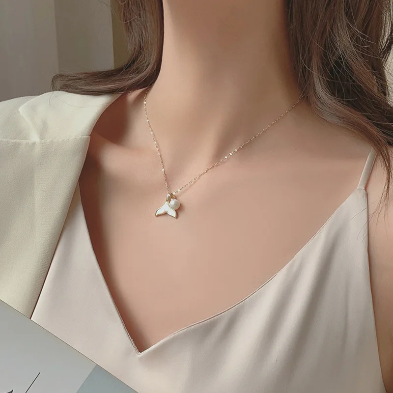 U-Magical Trumpet Simulated Pearl Pendant Necklace for Women Exquisite Designed Gold Metallic Necklace Jewellery Accessories
U-Magical Trumpet Simulated Pearl Pendant Necklace for Women Exquisite Designed Gold Metallic Necklace Jewellery Accessories