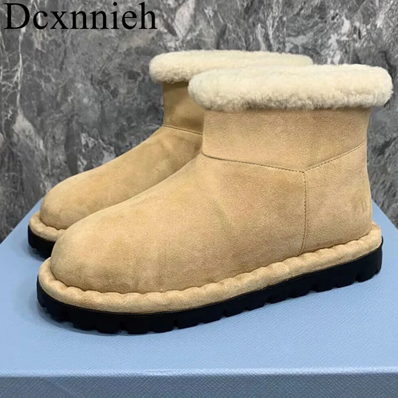 Новые зимние ботинки из коровьей замши с круглым носком и шерстяной подкладкой, женские ботильоны с закругленными краями, зимняя верхняя одежда, Нескользящие теплые короткие ботинки
Новые зимние ботинки из коровьей замши с круглым носком и шерстяной подкладкой, женские ботильоны с закругленными краями, зимняя верхняя одежда, Нескользящие теплые короткие ботинки