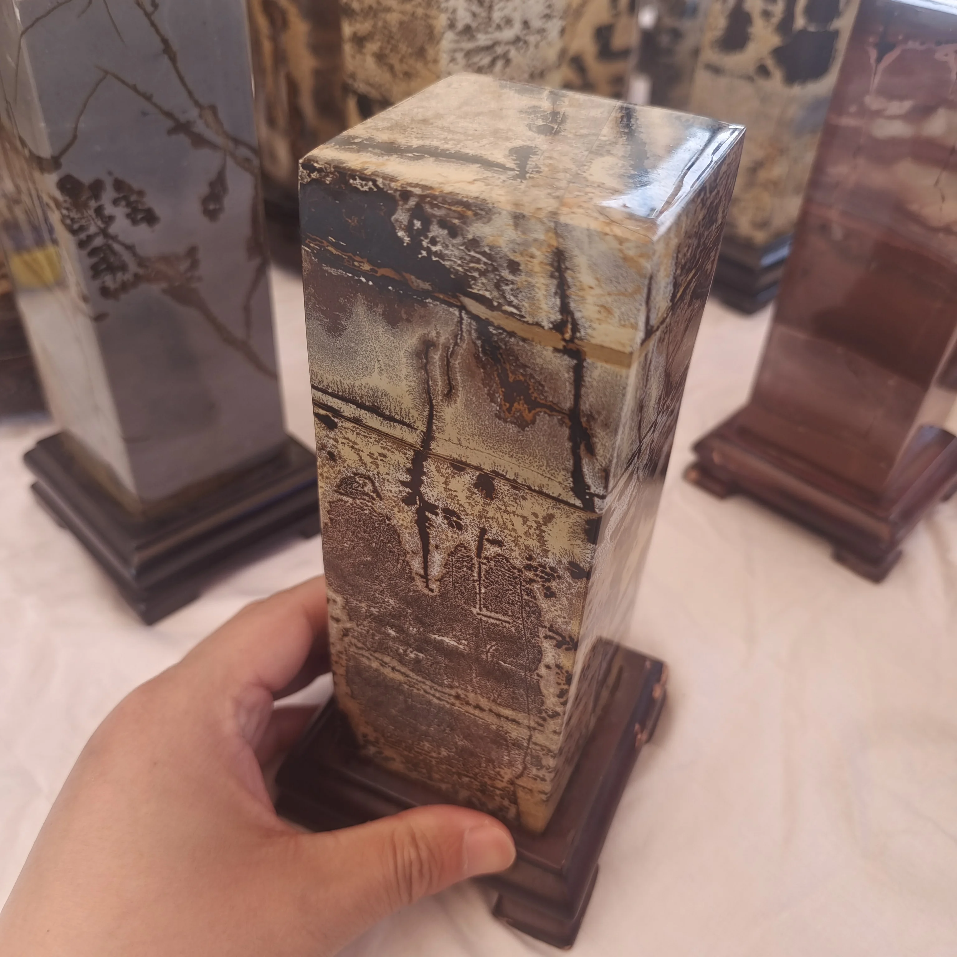 Fine Chinese Painting Stone, Grass Flower Stone, Natural Crystal Scenery, Home Decor, Office Decoration, 18cm
Fine Chinese Painting Stone, Grass Flower Stone, Natural Crystal Scenery, Home Decor, Office Decoration, 18cm