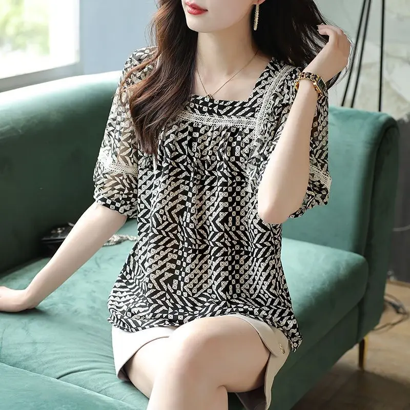 2023 Summer New Female Clothing Square Neck Printing Lantern Sleeve Half Sleeve Tops Women Hollow Out Shirring Patchwork T-shirt
2023 Summer New Female Clothing Square Neck Printing Lantern Sleeve Half Sleeve Tops Women Hollow Out Shirring Patchwork T-shirt
