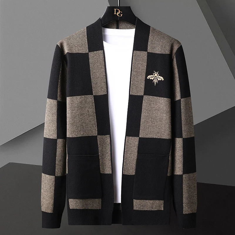 Korean Style Autumn New Knitted Cardigan Sweater Trend Brand Fashion Plaid Cardigan Coat Men Leisure Khaki Blue Mens Sweaters
Korean Style Autumn New Knitted Cardigan Sweater Trend Brand Fashion Plaid Cardigan Coat Men Leisure Khaki Blue Mens Sweaters