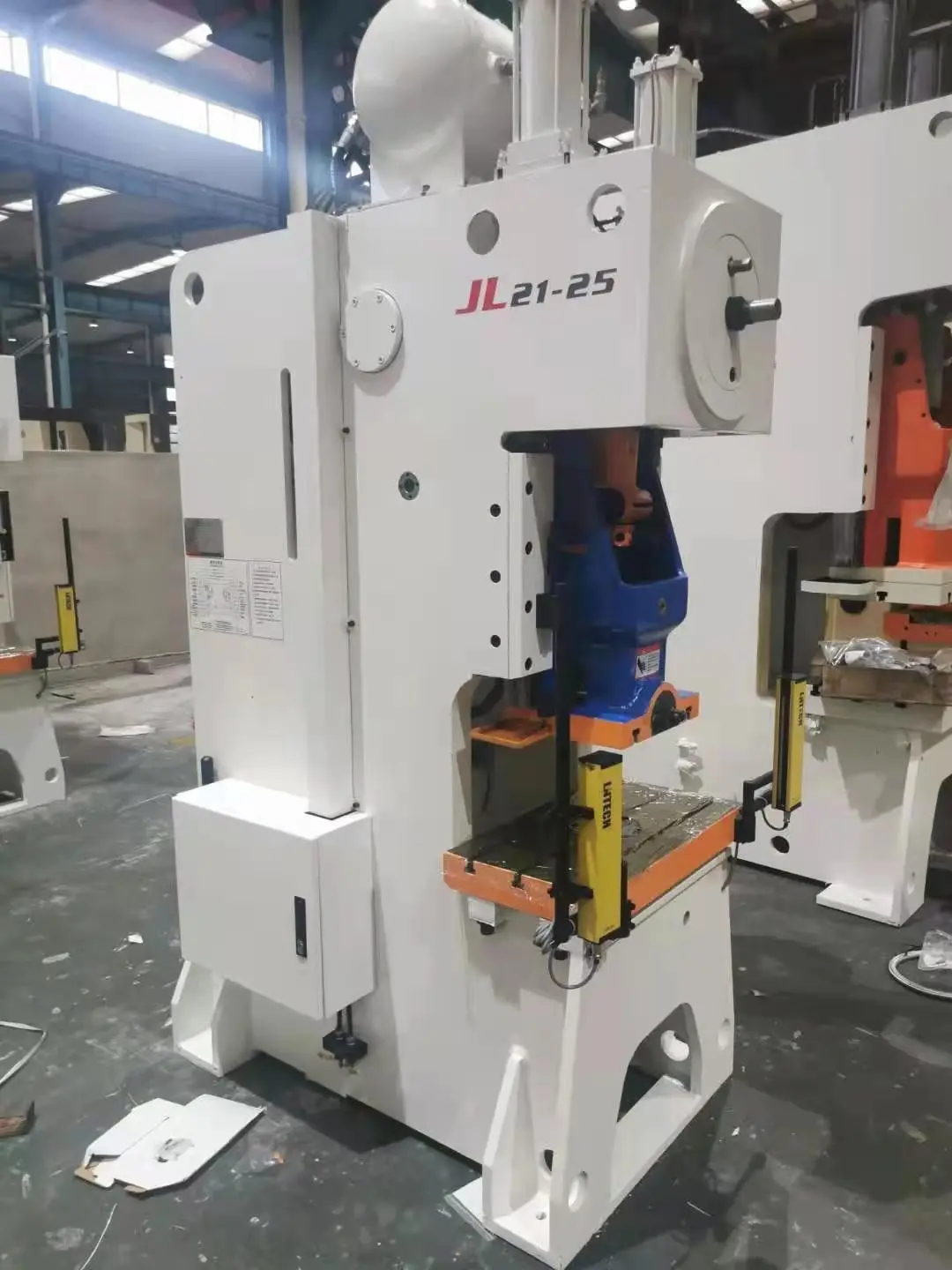 JH21 C frame 80ton form mold pneumatic hydraulic press build machine hole punching press machine
JH21 C frame 80ton form mold pneumatic hydraulic press build machine hole punching press machine