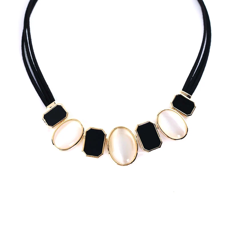 High Quality Ladies Temperament Black and White Crystal Leather rope Necklace Korean Fashion Charm Elegant Jewelry Girl Necklace
High Quality Ladies Temperament Black and White Crystal Leather rope Necklace Korean Fashion Charm Elegant Jewelry Girl Necklace