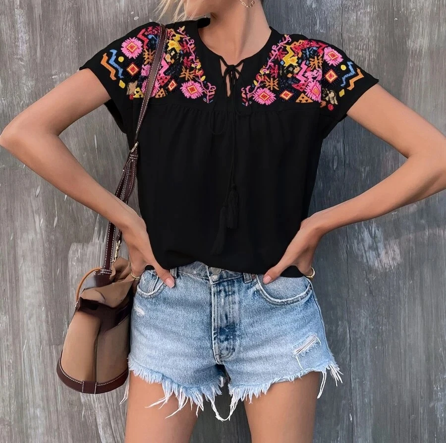2022 Fashion Summer New Women's Embroidered Tassel Collar Bat Wing Sleeve Shirt Women Top Lady
2022 Fashion Summer New Women's Embroidered Tassel Collar Bat Wing Sleeve Shirt Women Top Lady