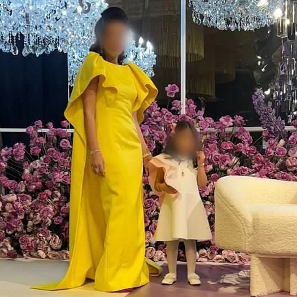 Женское атласное платье с юбкой-годе, с вырезом лодочкой 
Женское атласное платье с юбкой-годе, с вырезом лодочкой