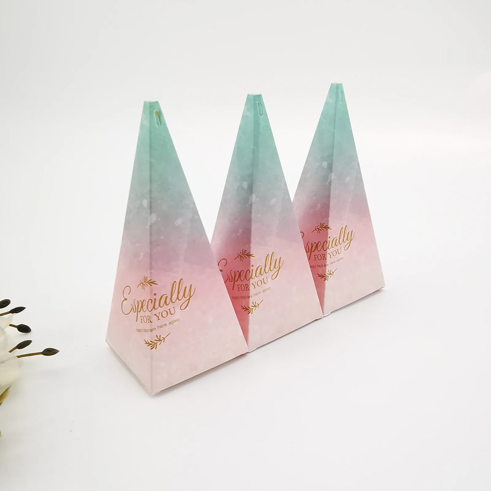 Triangular Pyramid Marble Candy Box Wedding Favors and Gifts Boxes Chocolate Box for Guests Giveaways Boxes Party Supplies
Triangular Pyramid Marble Candy Box Wedding Favors and Gifts Boxes Chocolate Box for Guests Giveaways Boxes Party Supplies