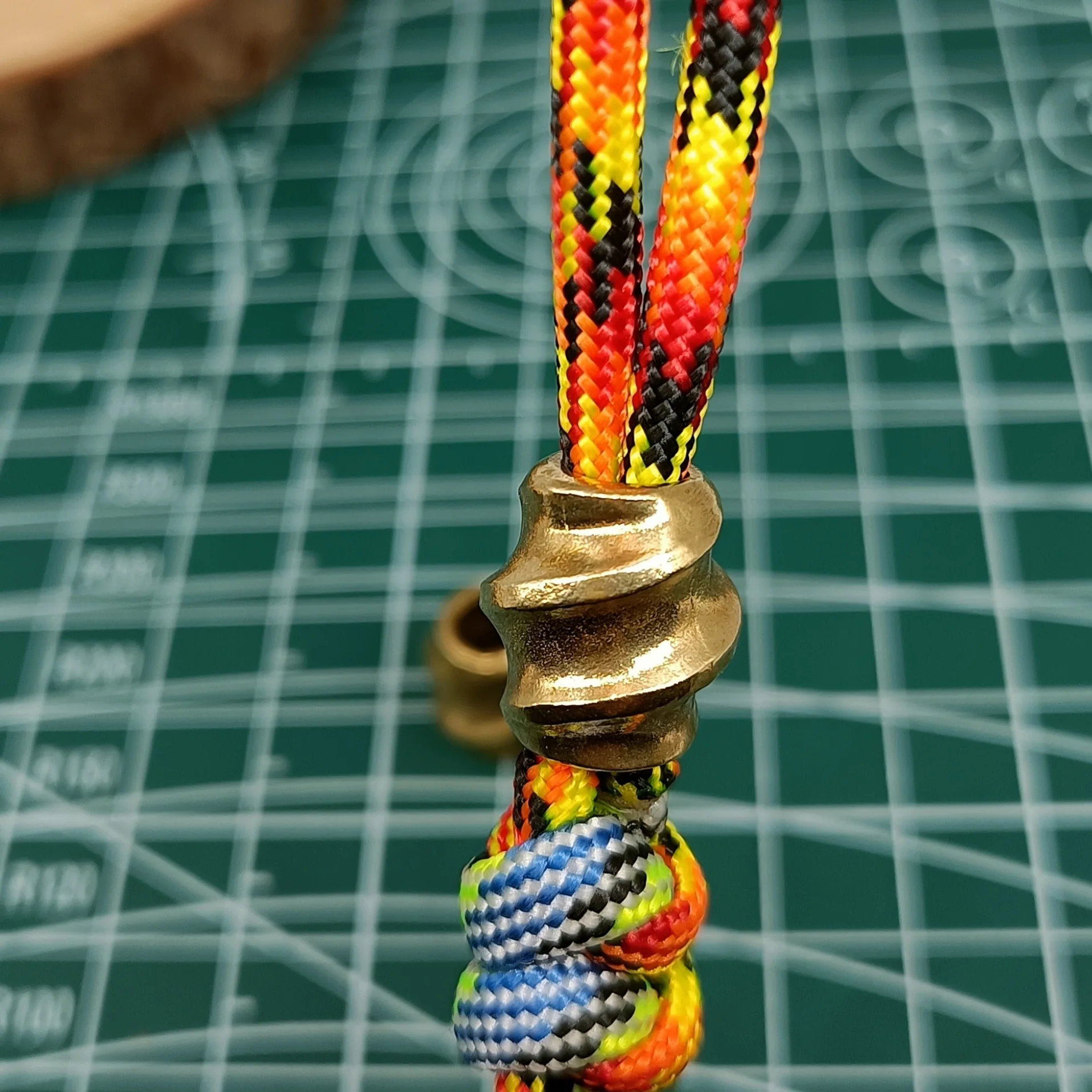 1PC EDC Tool Paracord Beads DIY Brass Easy Spin Paracord Braided Knife Beads Flashlight Pendant Keychain Charm
1PC EDC Tool Paracord Beads DIY Brass Easy Spin Paracord Braided Knife Beads Flashlight Pendant Keychain Charm