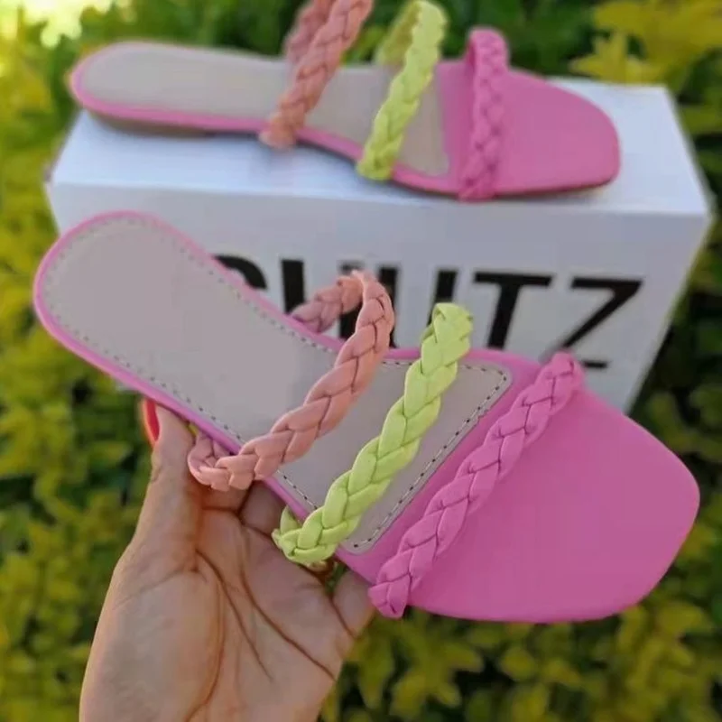 Spring and summer new square head flat bottom woven hollow slippers women's large size outside wear beach sandals
Spring and summer new square head flat bottom woven hollow slippers women's large size outside wear beach sandals
