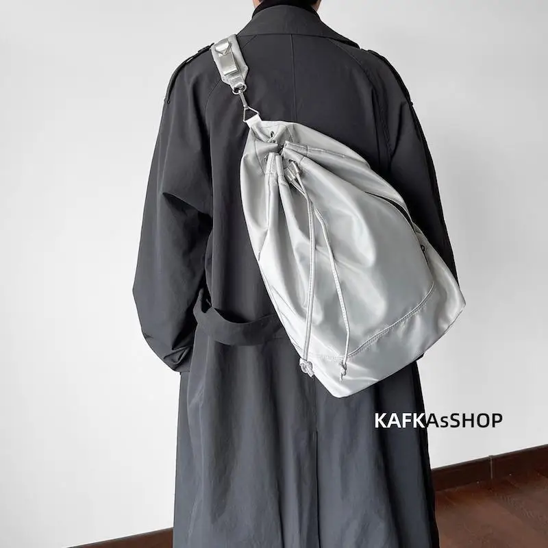New Retro Fashion Niche Design Sense One-shoulder Double-shoulder Bucket Bag Korean Style Simple Trendy Personality Neutral
New Retro Fashion Niche Design Sense One-shoulder Double-shoulder Bucket Bag Korean Style Simple Trendy Personality Neutral