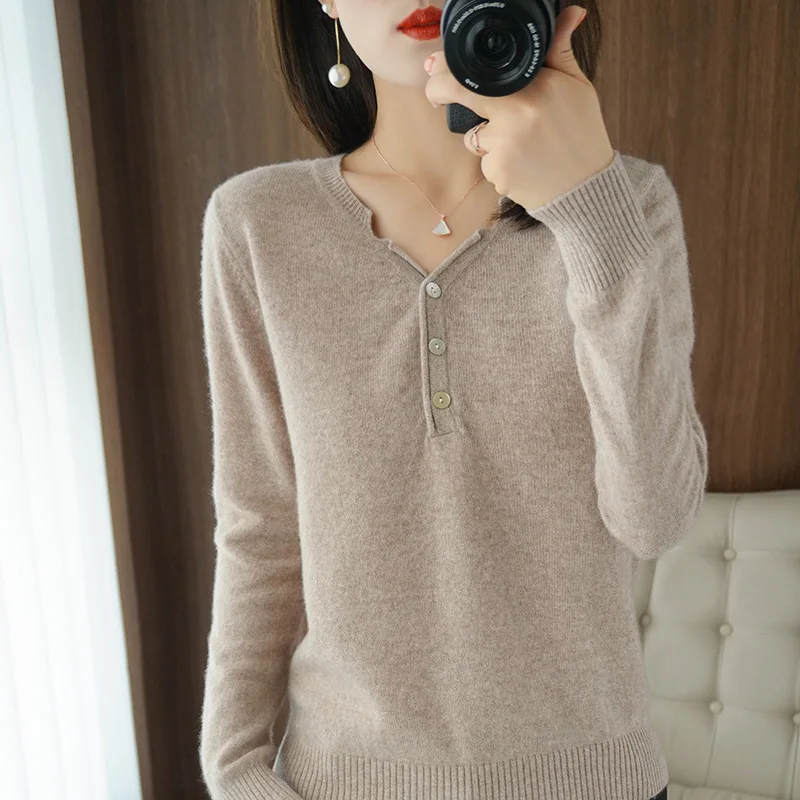 2022 new autumn and winter women's solid color three-button V-neck pullover cashmere sweater
2022 new autumn and winter women's solid color three-button V-neck pullover cashmere sweater