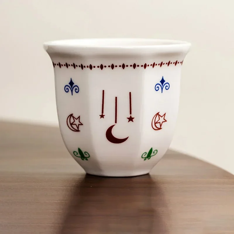Керамические кофейные чашки белые с цветочным рисунком
Керамические кофейные чашки белые с цветочным рисунком