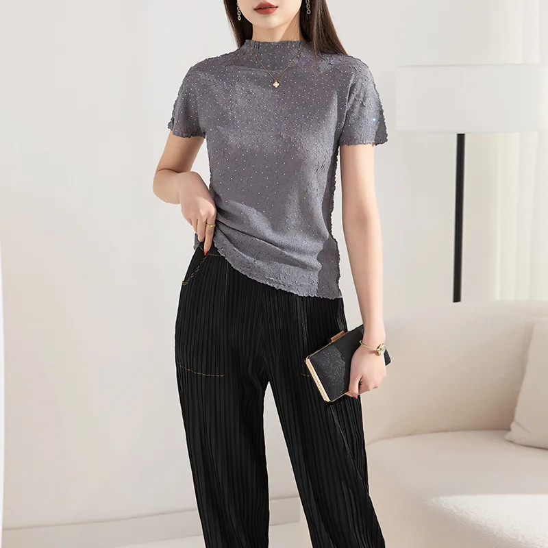 Miyake Pleated Half Turtleneck T-shirt for Women 2023 Summer Solid Color Fashion Hot Rhinestone Handmade Pleated Bottoming Tops
Miyake Pleated Half Turtleneck T-shirt for Women 2023 Summer Solid Color Fashion Hot Rhinestone Handmade Pleated Bottoming Tops