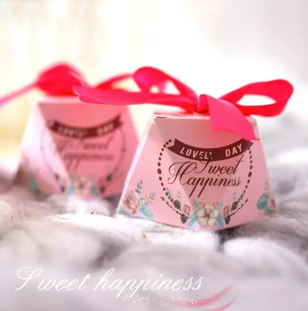 100Pcs Pink "Sweet Happiness" Diamond Style Wedding Favors Candy Box Chocolate Boxes Party Return Present Gift Box
100Pcs Pink "Sweet Happiness" Diamond Style Wedding Favors Candy Box Chocolate Boxes Party Return Present Gift Box