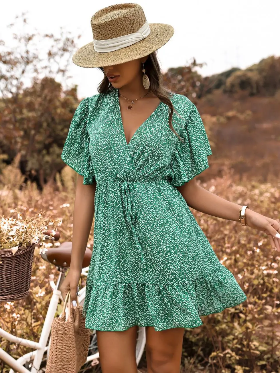 Элегантные повседневные пляжные платья-миди с принтом, женские летние халаты трапециевидной формы с глубоким V-образным вырезом и коротким ...
Элегантные повседневные пляжные платья-миди с принтом, женские летние халаты трапециевидной формы с глубоким V-образным вырезом и коротким ...