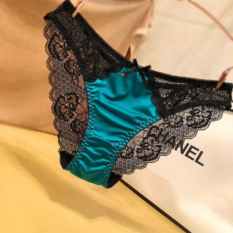 European and American underwear women sexy and charming high-grade satin lace mesh jacquard women's triangle shorts
European and American underwear women sexy and charming high-grade satin lace mesh jacquard women's triangle shorts