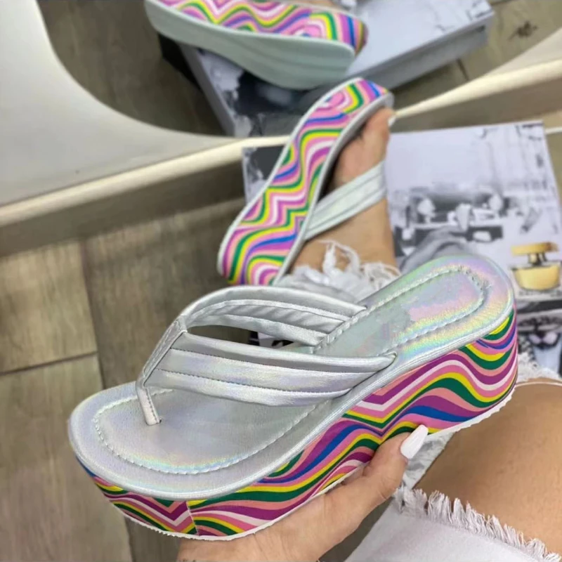 

BCEBYL 2023 Summer Fashion New Casual Simple Comfortable Sexy Color Thick-soled Flip-flops Wedge Beach Sandals Women