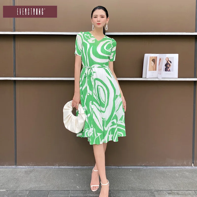 Женское плиссированное платье миаке, платье с принтом, V-образным вырезом и коротким рукавом
Женское плиссированное платье миаке, платье с принтом, V-образным вырезом и коротким рукавом