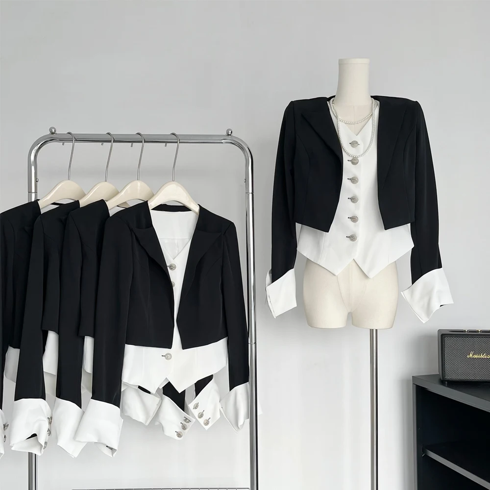 Blazers Women Outwear Solid Notched Retro Office Lady Crop Blazer +Vest Two Piece Splicing Set Spring Slim Mujer Female Clothes 
Blazers Women Outwear Solid Notched Retro Office Lady Crop Blazer +Vest Two Piece Splicing Set Spring Slim Mujer Female Clothes