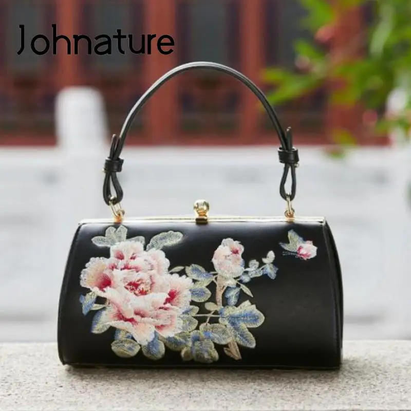 Johnature Exquisite Embroidery Handbag 2022 New Vintage Women Leather Cheongsam Bag Versatile Floral Small Shoulder Bags
Johnature Exquisite Embroidery Handbag 2022 New Vintage Women Leather Cheongsam Bag Versatile Floral Small Shoulder Bags