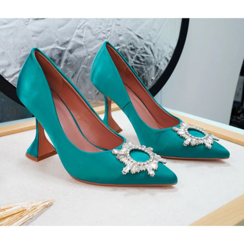 Satin Heels for Women New Sunflower Rhinestone Buckle High-heeled Shoes Pointed Toe Wedding Party Slip on Ladies Runway Shoes
Satin Heels for Women New Sunflower Rhinestone Buckle High-heeled Shoes Pointed Toe Wedding Party Slip on Ladies Runway Shoes