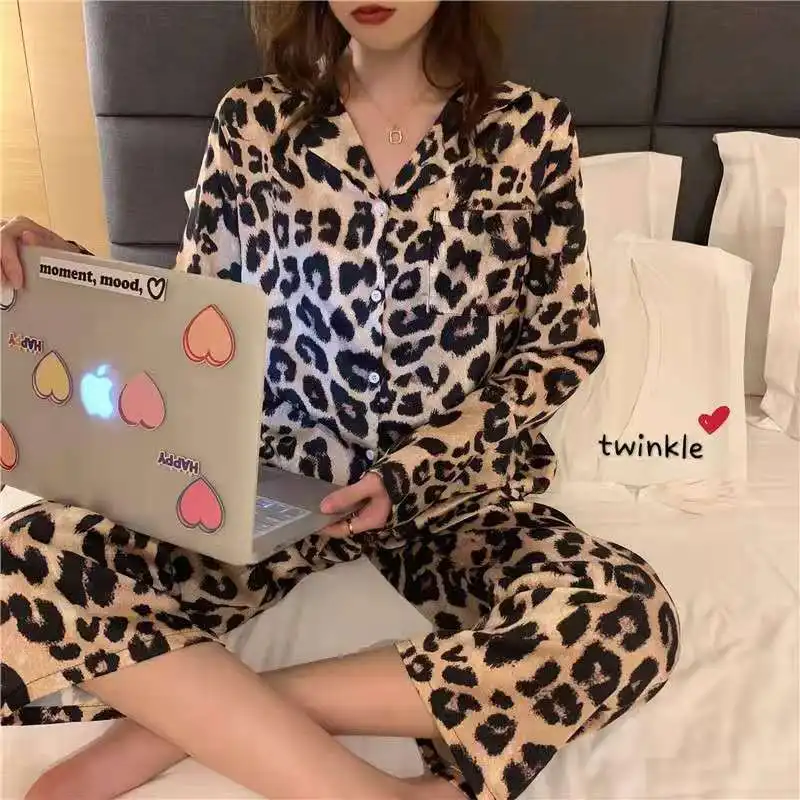 Spring and Autumn Style Milk Silk Casual Cartoon Print Pajamas Women Cardigan Lapel Double Length Casual 2 Piece Homewear
Spring and Autumn Style Milk Silk Casual Cartoon Print Pajamas Women Cardigan Lapel Double Length Casual 2 Piece Homewear