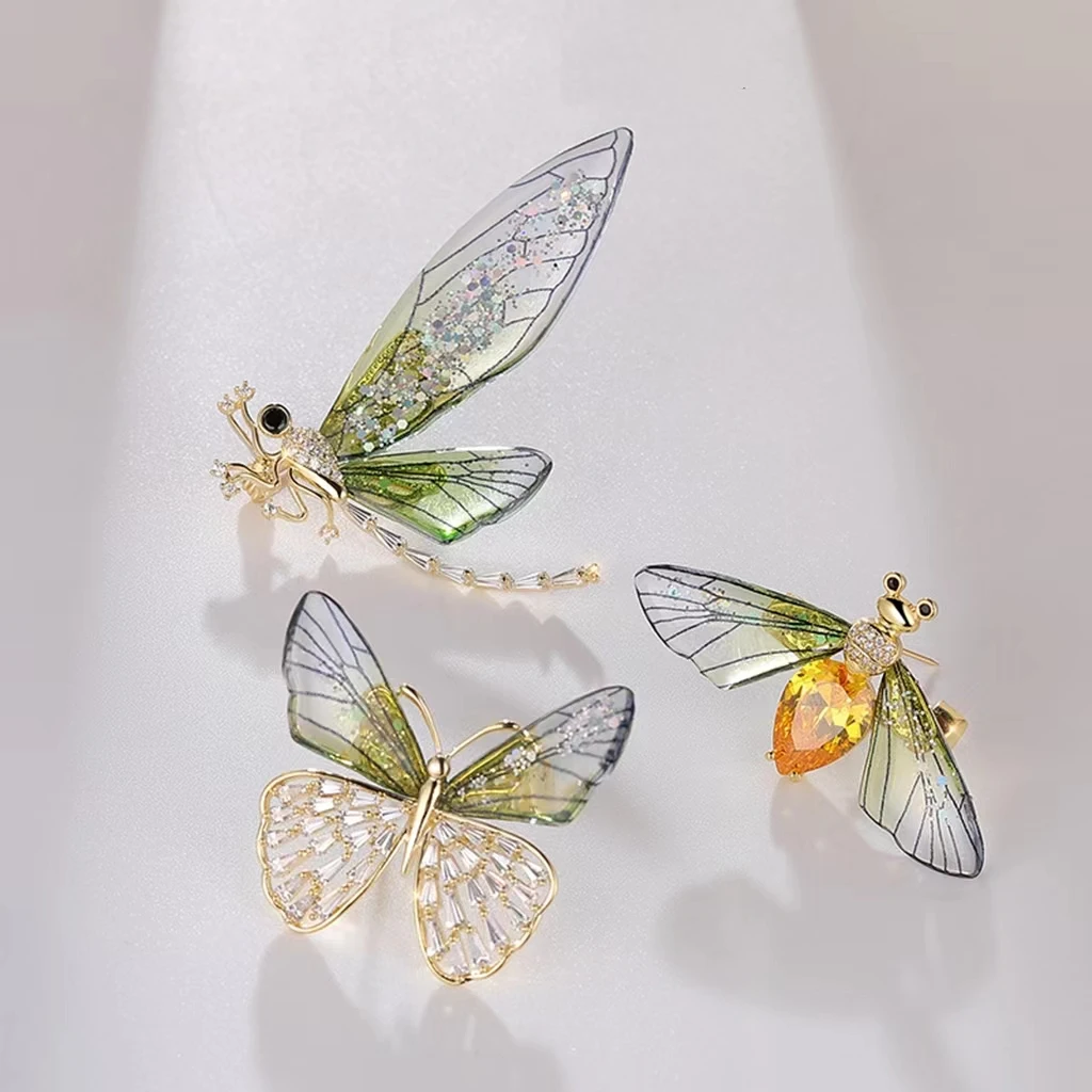 

2022 New Fashion Acrylic Transparent Wings Dragonfly Butterfly Bee Clothing Accessories Brooch For Women Jewelry Gift