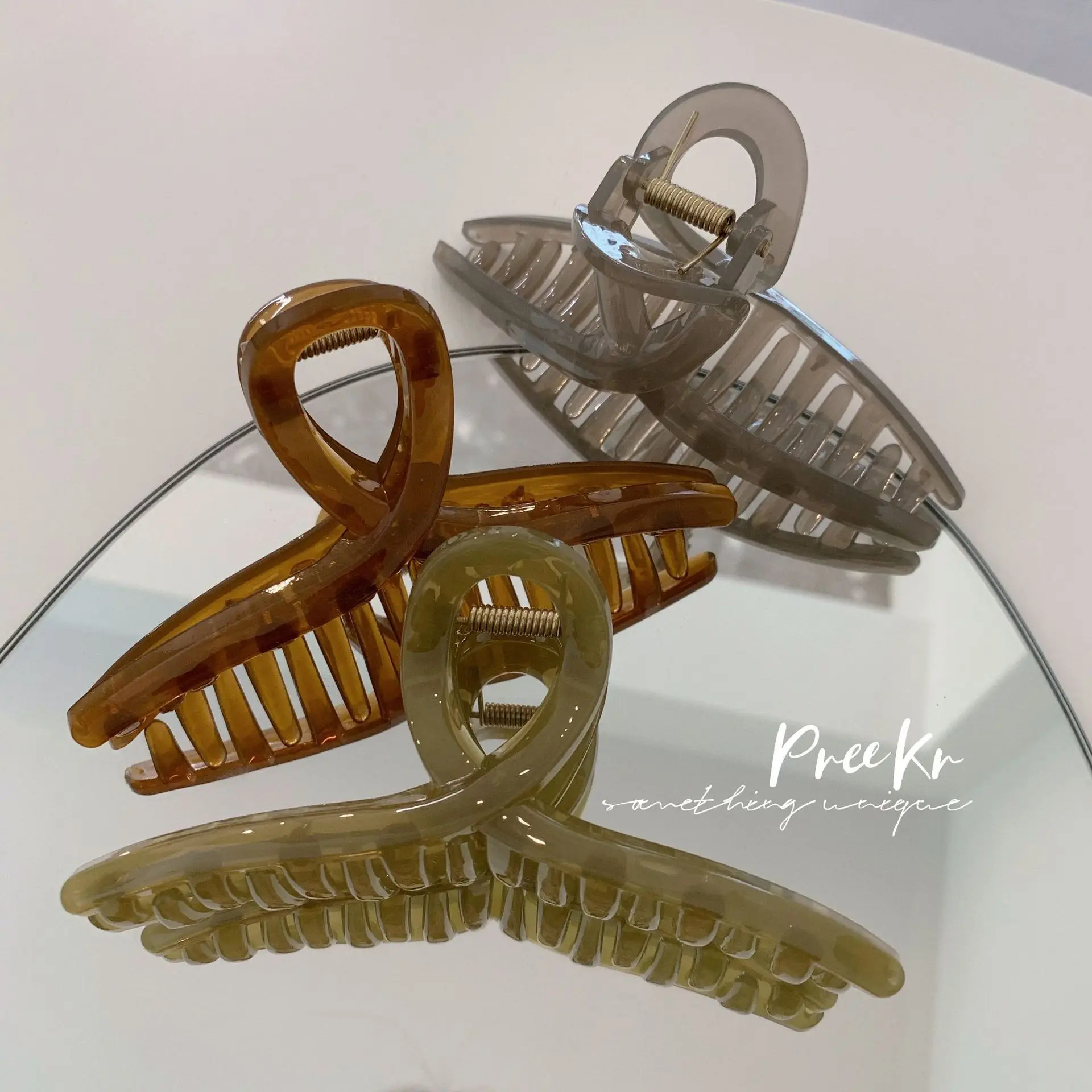 Morandi Color Oversized Disk Hair Clip Headwear Color Patchwork Retro Temperament Commuting Fashion Grab Clip Hair Accessories
Morandi Color Oversized Disk Hair Clip Headwear Color Patchwork Retro Temperament Commuting Fashion Grab Clip Hair Accessories