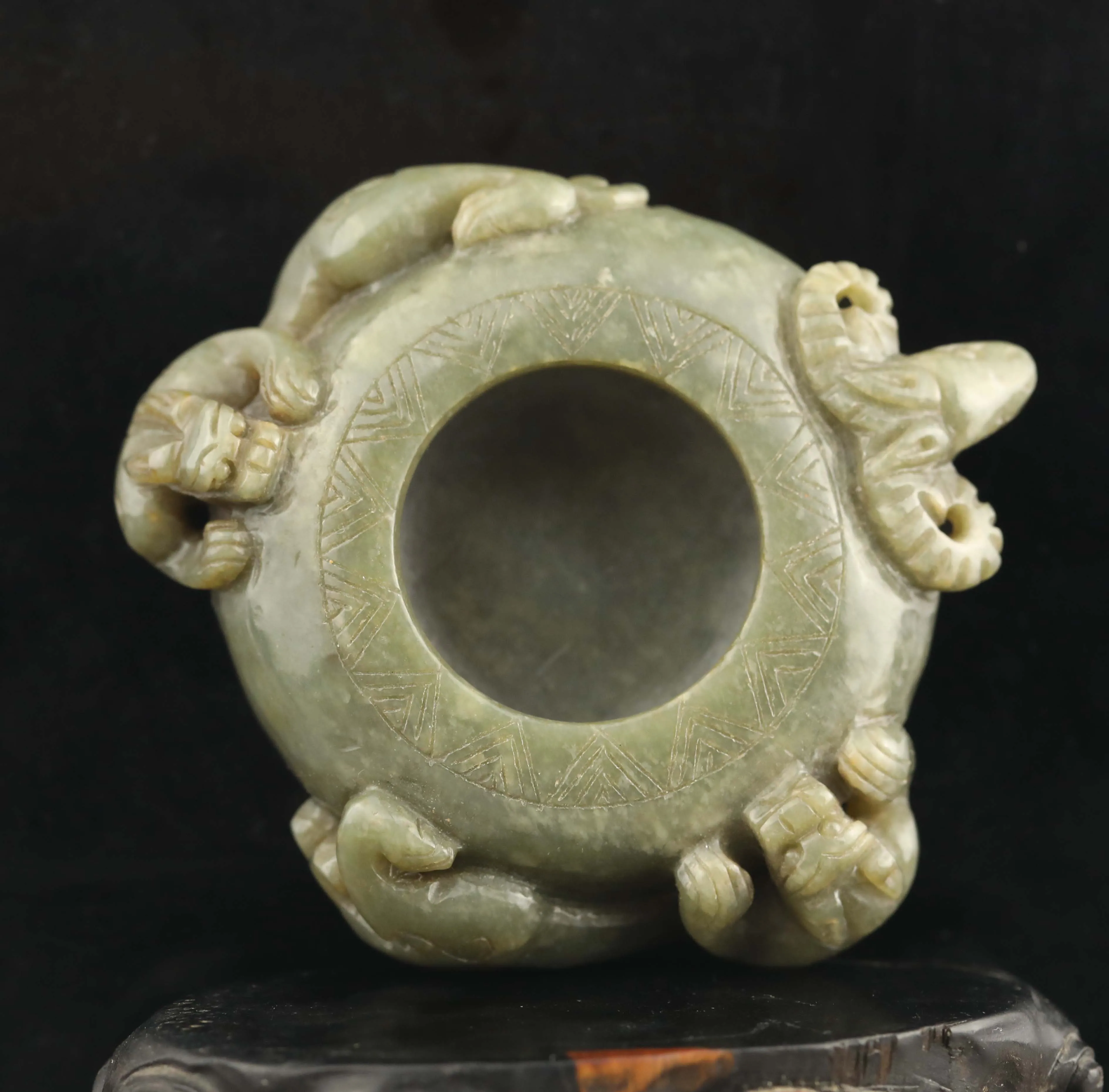 Old China Natural hetian Jade Hand Carved dragon and sheep writing brush washer #49
Old China Natural hetian Jade Hand Carved dragon and sheep writing brush washer #49