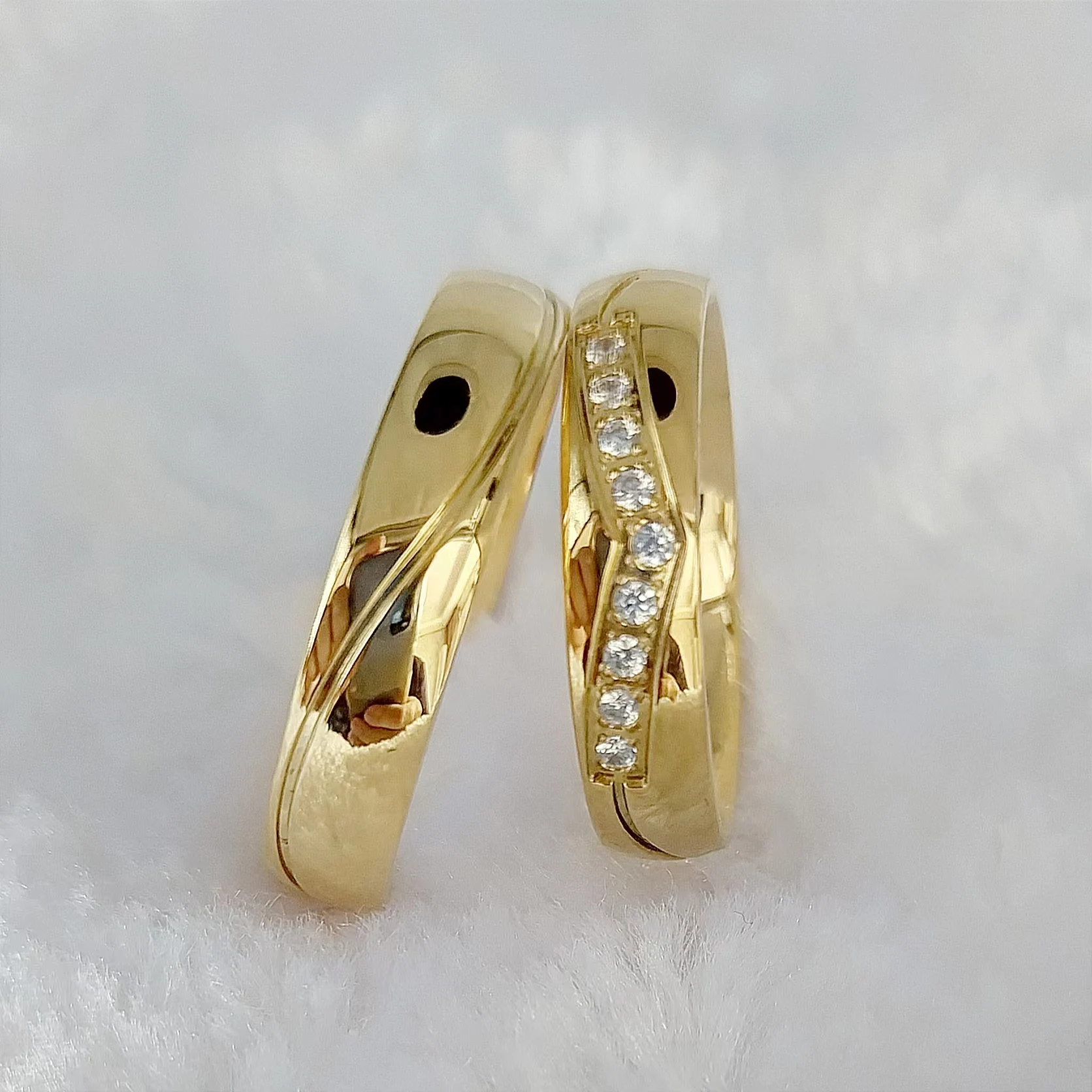 High Quality cz diamond Crown Marriage Wedding Rings Couples sets for lovers Western African 24k Gold Plated Titanium jewelry
High Quality cz diamond Crown Marriage Wedding Rings Couples sets for lovers Western African 24k Gold Plated Titanium jewelry